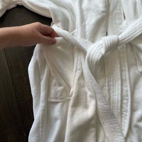 Alpine Swiss White Robe - Picture 11 of 12